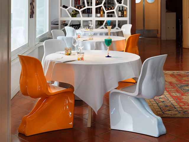 Her Glossy Chair by Casamania