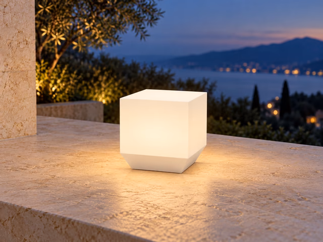 Vela Chill Cube Lamp by Vondom