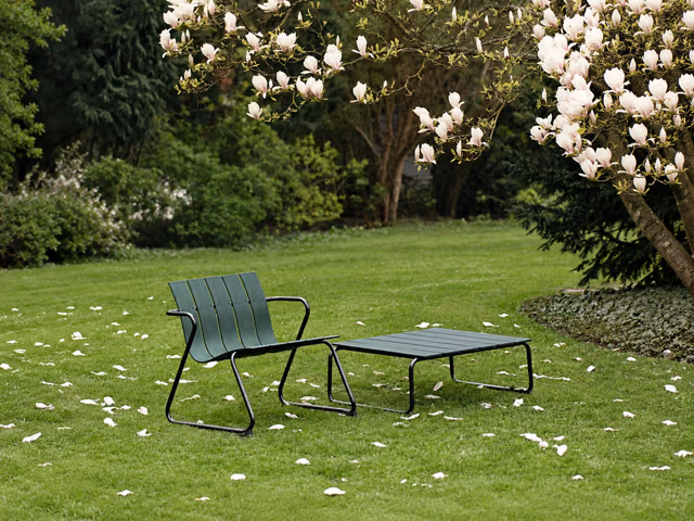 Ocean Lounge Table — Green by Mater