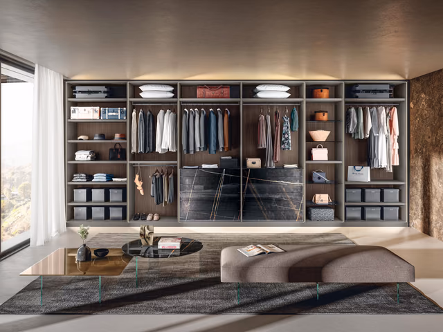 Outfit Walk-In-Closet by Lago