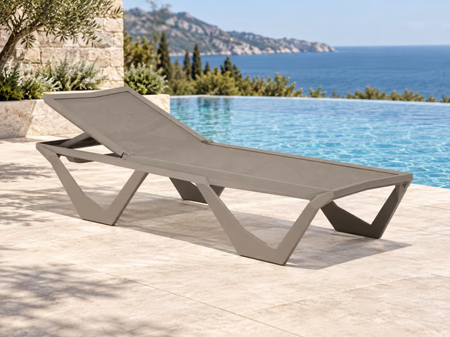 Voxel Chaise Lounge by Vondom