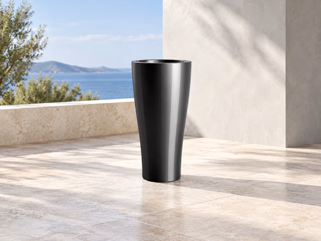 Curvada Planter by Vondom