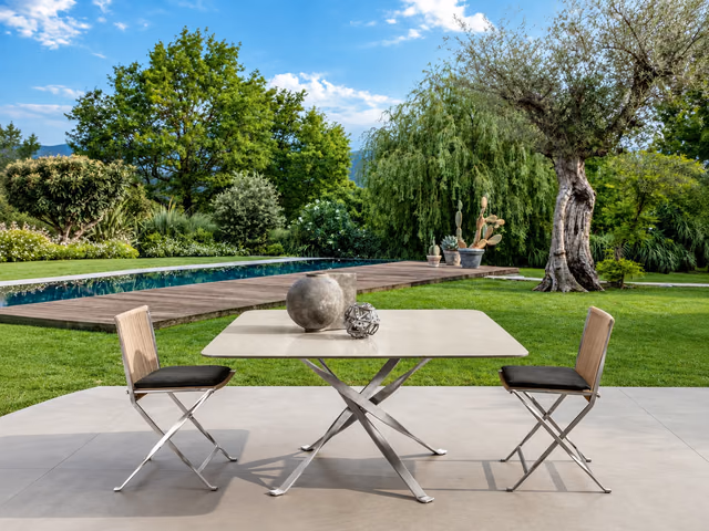 George 150 × 150 Dining Table by Talenti