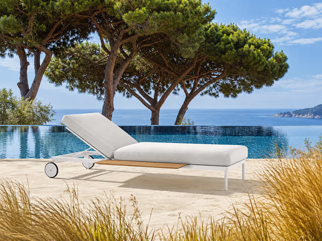 Leaf Sunbed by Talenti