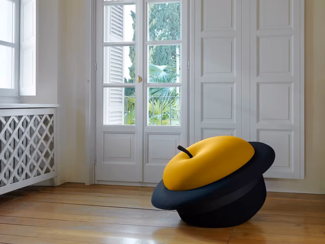 Magritta Armchair by Gufram