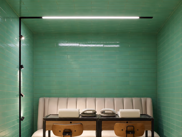 Light Stripe Module, Running Magnet by Flos
