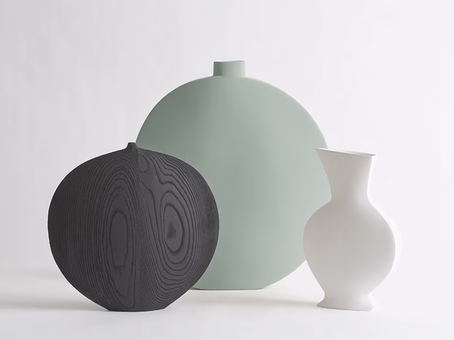 Vaso Lente Wood Vase Ash by Kose