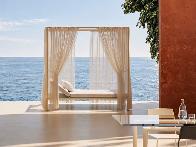 ILletto Outdoor Bed by Opinion Ciatti
