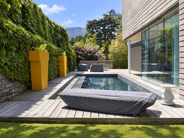 Ponente Outdoor Cover by Slide