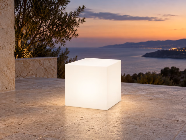 Jut Cubo Lamp by Vondom