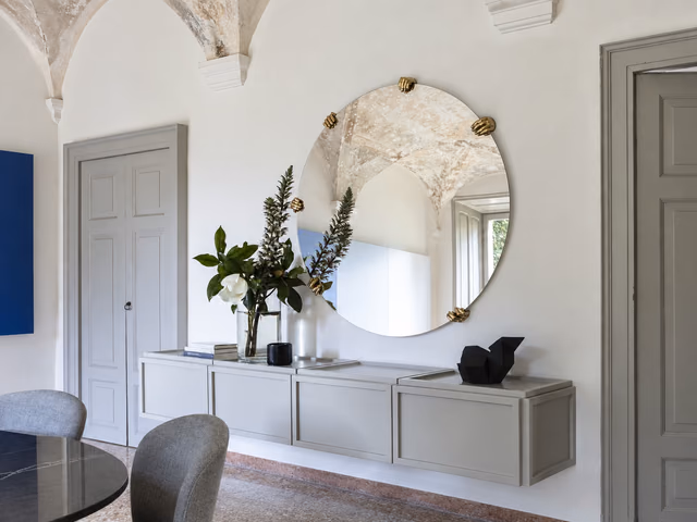 Selfie Mirror by Mogg