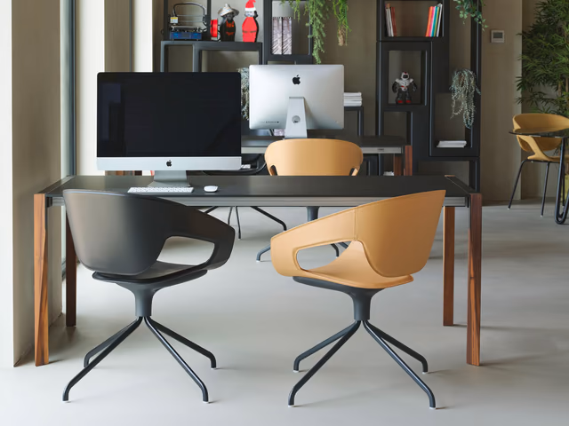 Vad Swivel Upholstered Chair by Casamania